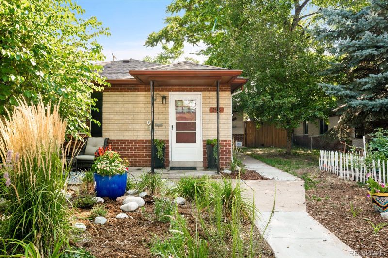2418 S Corona St, Denver, CO 80210