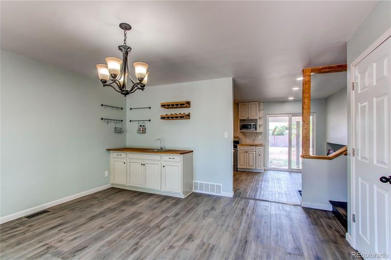 1013 Memphis St, Aurora, CO 80011