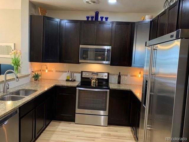 1833 S Buchanan Cir, Aurora, CO 80018