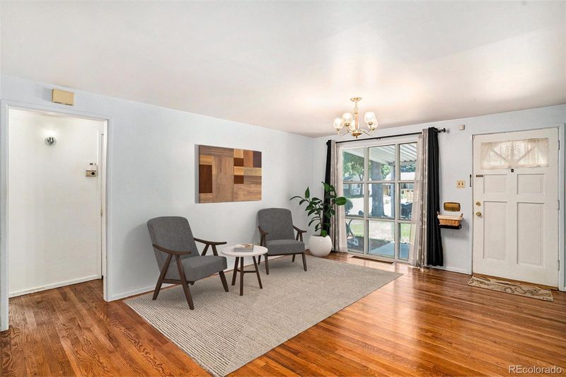 823 Geneva St, Aurora, CO 80010