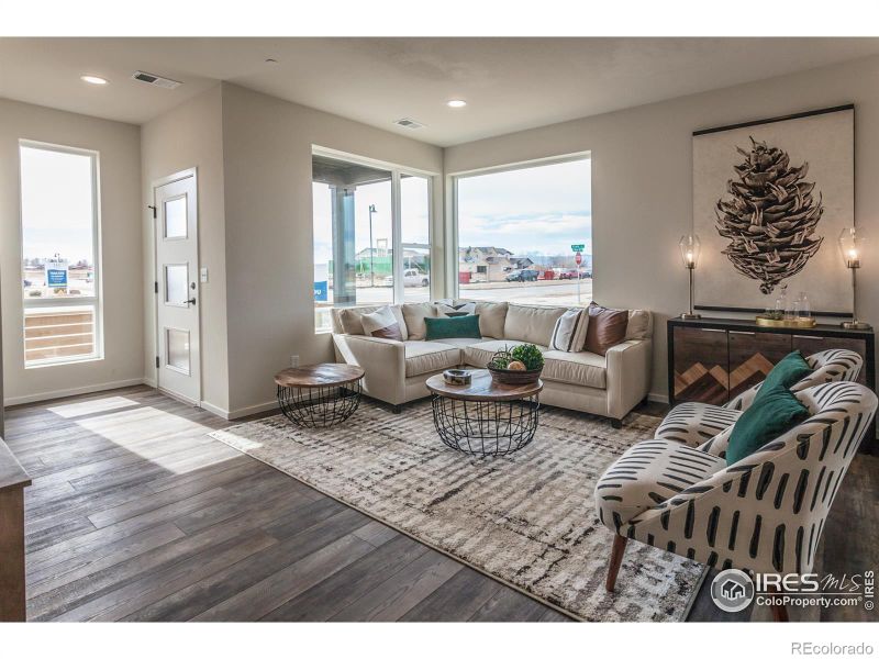 5050 Mckinnon Ct, Timnath, CO 80547