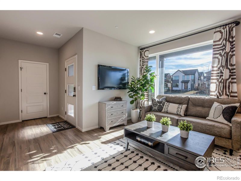 5080 Mckinnon Ct, Timnath, CO 80547