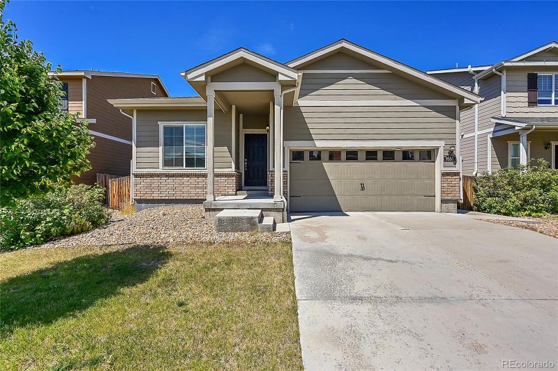 9555 Dexter Ln, Thornton, CO 80229