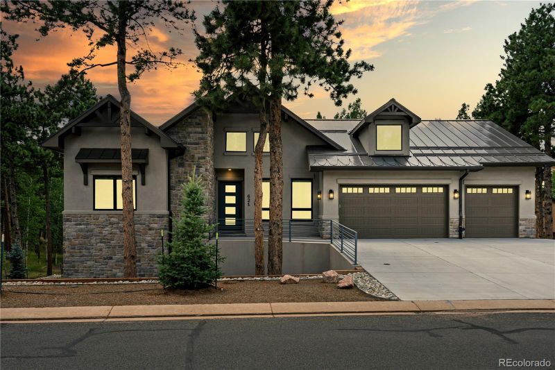 621 Skyline Dr, Woodland Park, CO 80863