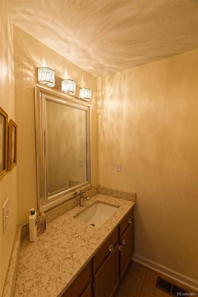 5555 E Briarwood Ave #604, Centennial, CO 80122