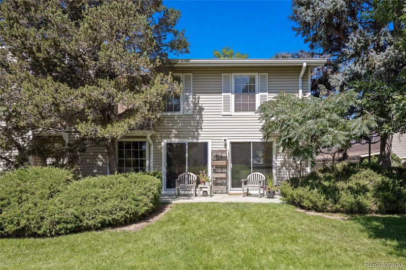 2720 S Heather Gardens Way, Aurora, CO 80014