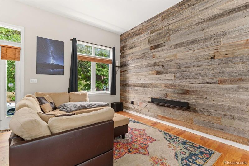 1575 N Emerson St #2B, Denver, CO 80218