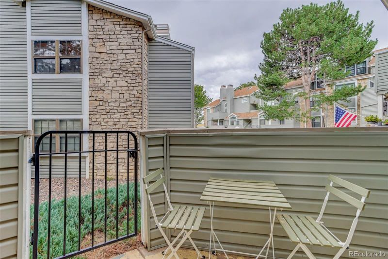 942 S Walden St #103, Aurora, CO 80017