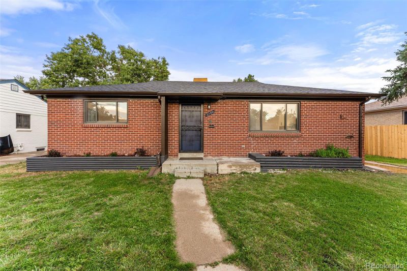2340 Kenton St, Aurora, CO 80010