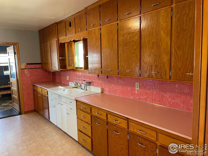 319 6th St S, Dacono, CO 80514
