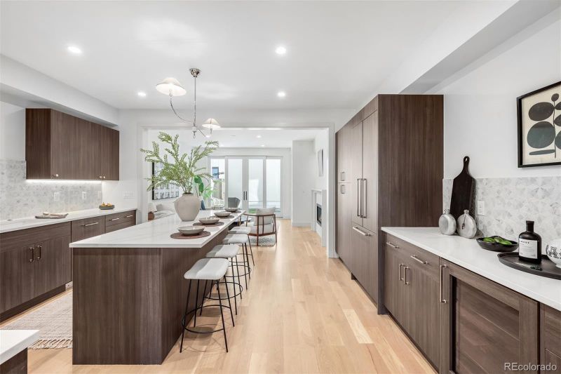 556 Monroe St, Denver, CO 80206