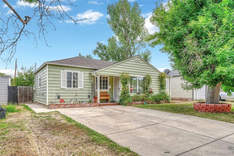 1778 Ironton St, Aurora, CO 80010