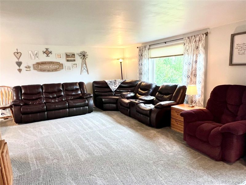 566 N Ave, Limon, CO 80828