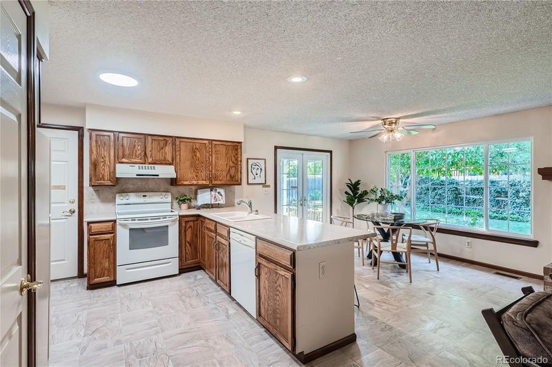 610 E Kettle Ave, Littleton, CO 80122