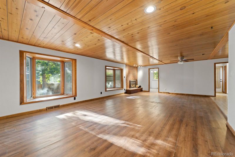 554 Quentin St, Aurora, CO 80011