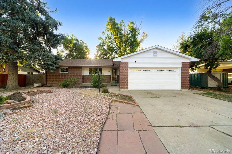 554 Quentin St, Aurora, CO 80011