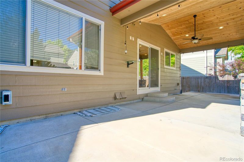 1418 Red Mountain Dr, Longmont, CO 80504