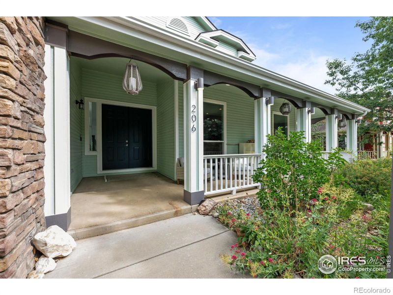 206 Cobblestone Ct, Lyons, CO 80540