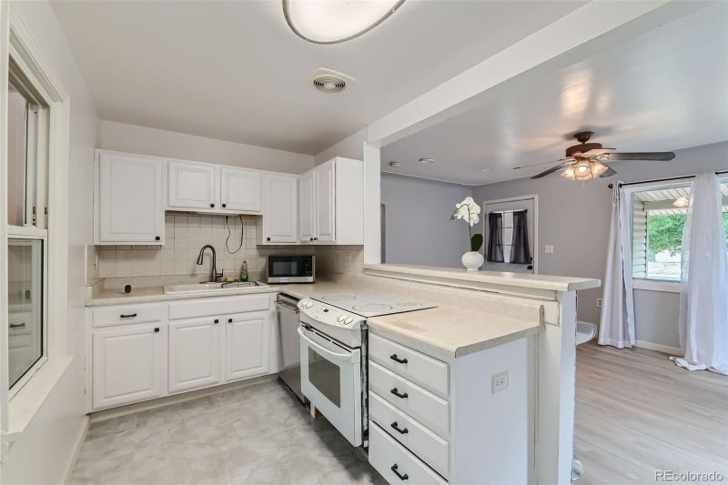 1225 Macon St, Aurora, CO 80010