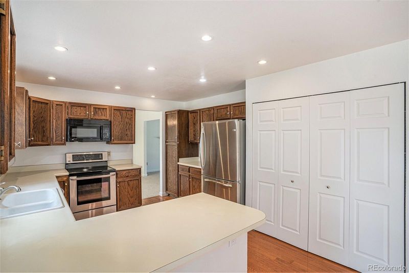 600 Prairie Ridge Rd, Highlands Ranch, CO 80126
