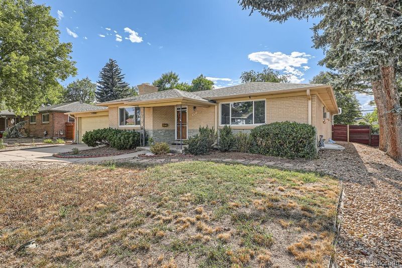 557 Oakland Ct, Aurora, CO 80010