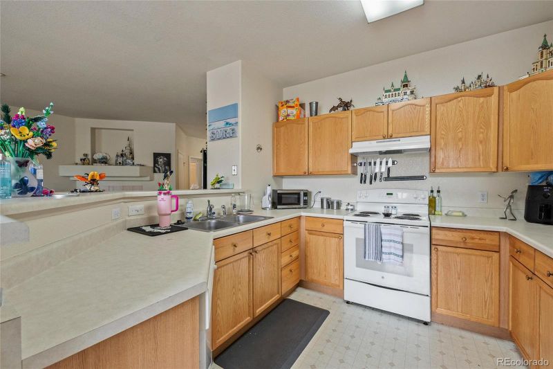 8309 S Independence Cir #101, Littleton, CO 80128