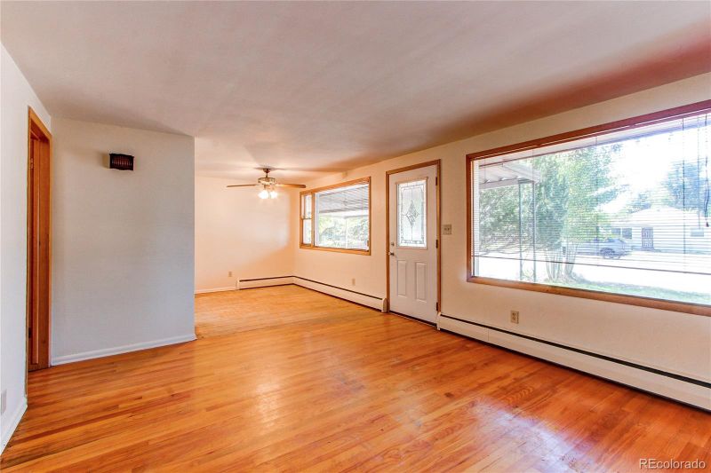 655 W 10th St, Loveland, CO 80537