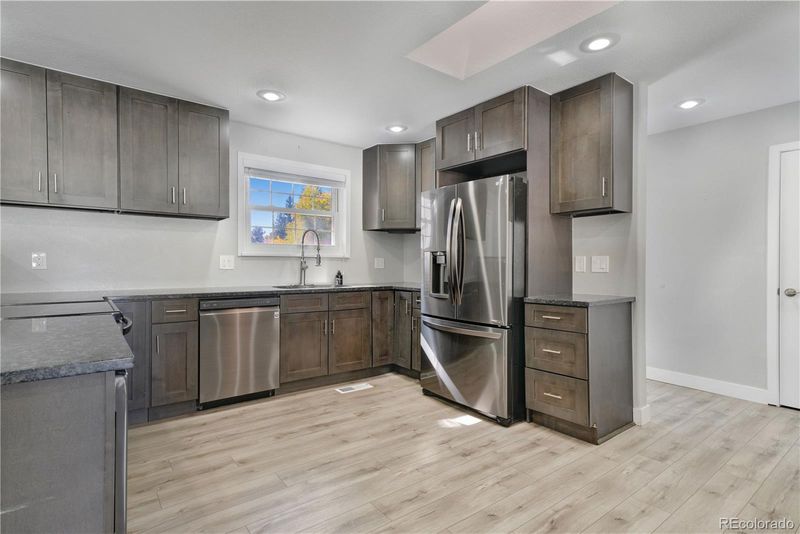 8351 W 70th Ave, Arvada, CO 80004
