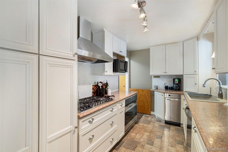 5950 W Colgate Pl, Denver, CO 80227