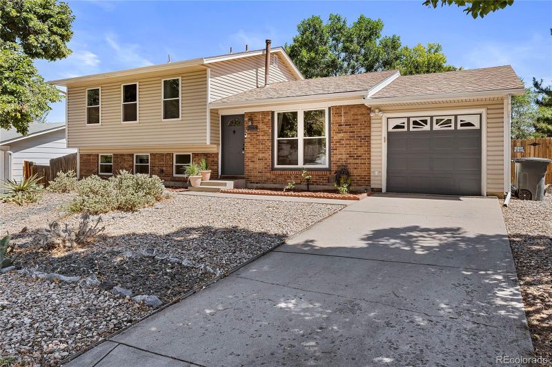 2664 S Laredo St, Aurora, CO 80013