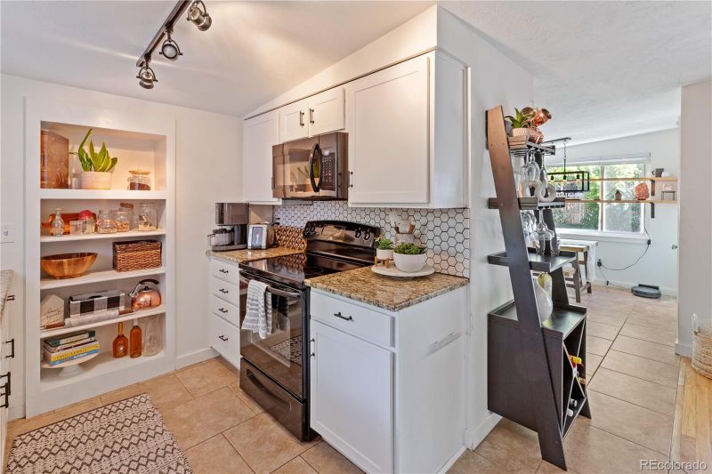 430 E Bellewood Dr, Englewood, CO 80113