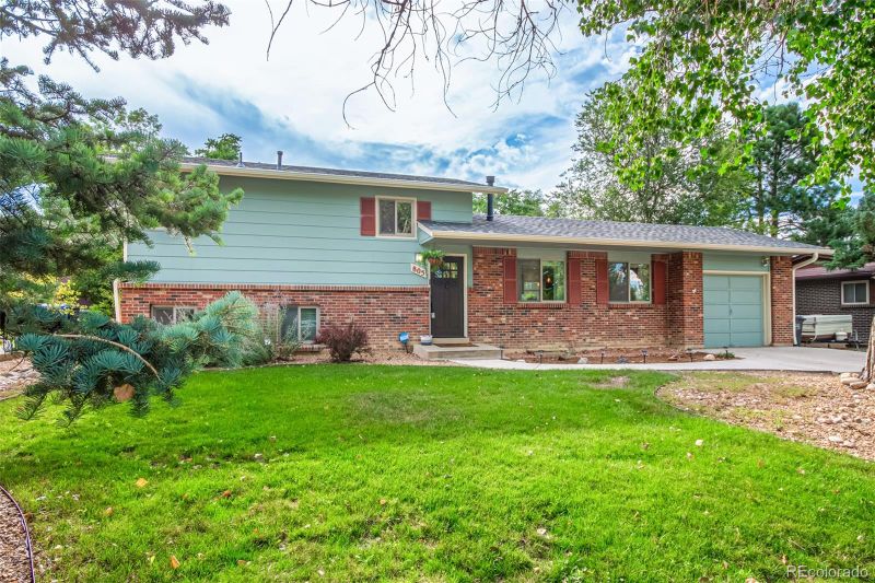 805 Heather Dr, Loveland, CO 80537