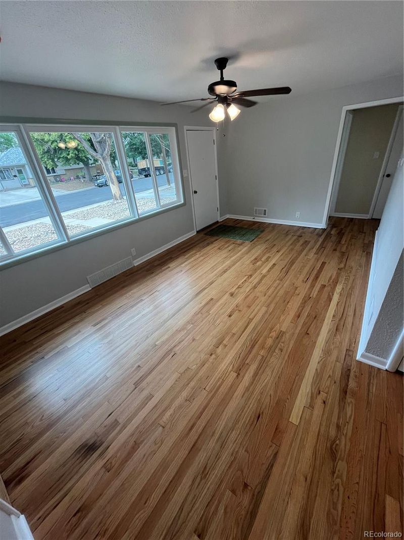 890 N Newark St, Aurora, CO 80010