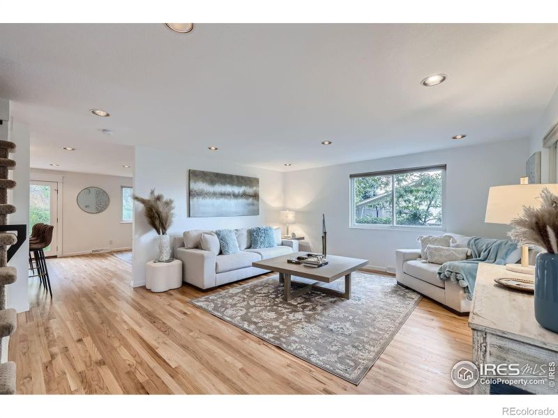971 S Foothill Dr, Lakewood, CO 80228