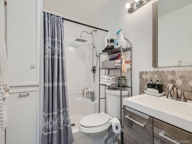 836 S Vance St #B, Lakewood, CO 80226
