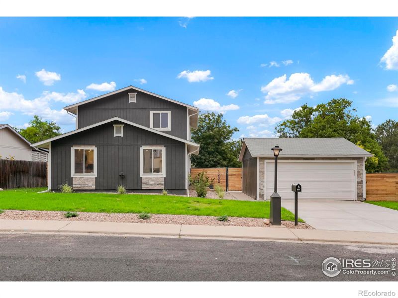 1202 Kinnikinnick Ct, Longmont, CO 80504