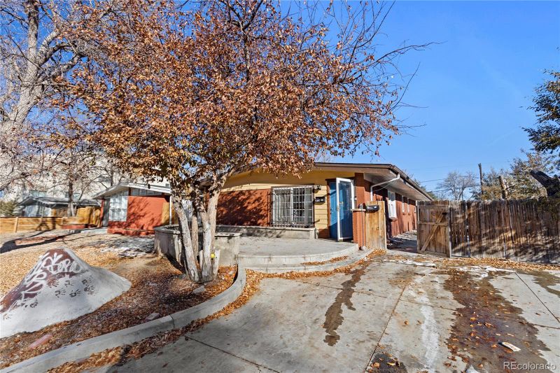 1926 Dallas St, Aurora, CO 80010