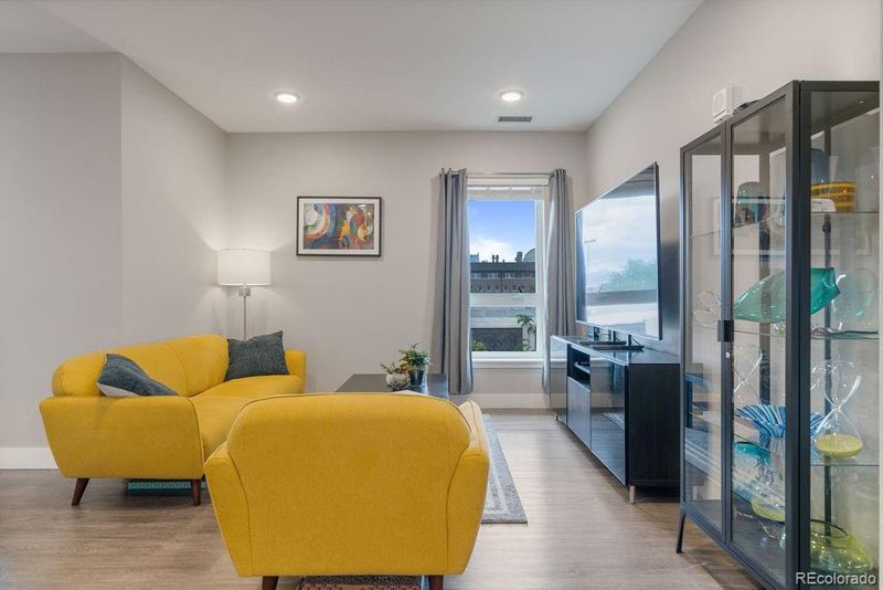 2374 S University Blvd #301, Denver, CO 80201