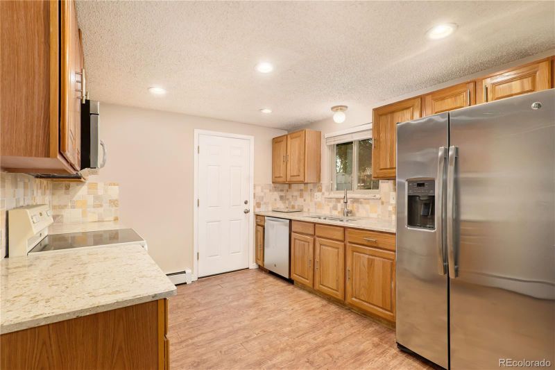 1010 Tiffany Pl, Longmont, CO 80501