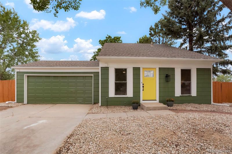 20356 E Buchanan Dr, Aurora, CO 80011