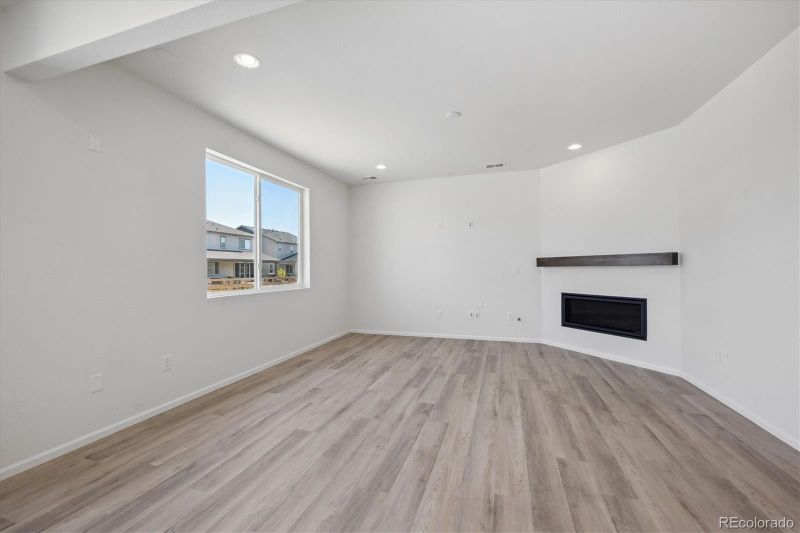 989 Sandhills St, Windsor, CO 80550