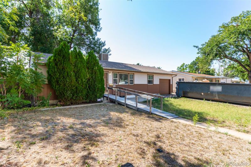 52 Caledonia Rd, Pueblo, CO 81001