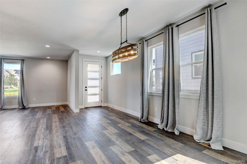 6015 N Orleans St, Aurora, CO 80019