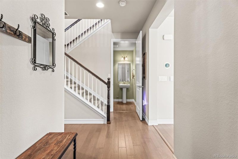 512 E Dry Creek Pl, Littleton, CO 80122