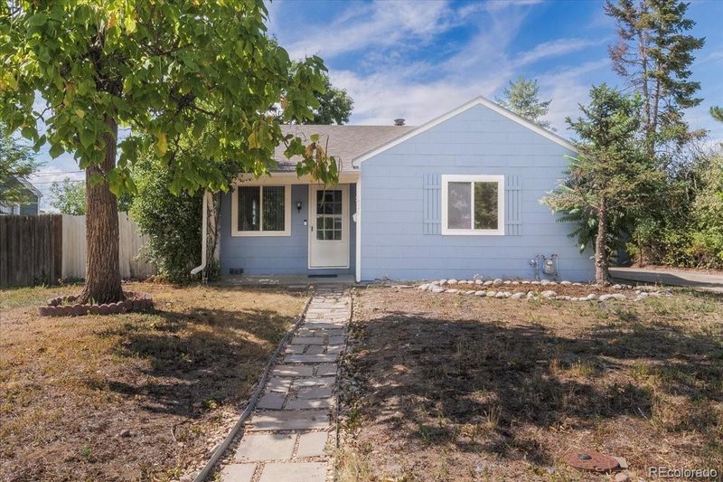 925 Moline St, Aurora, CO 80010