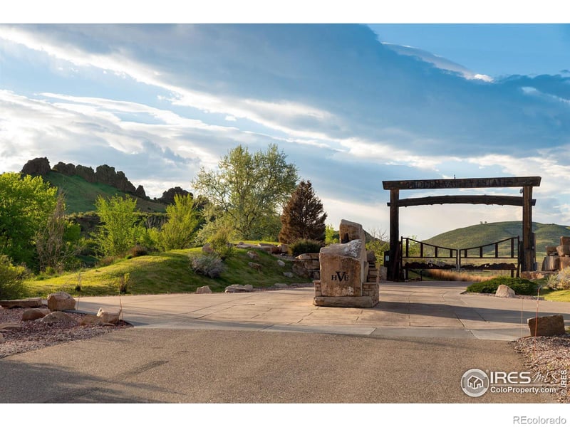 2276 Gamble Oak Dr, Loveland, CO 80538