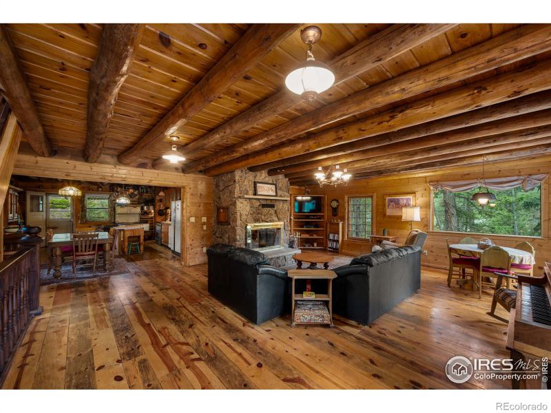 386 Hickory Dr, Lyons, CO 80540