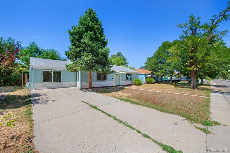 731 Hanover St, Aurora, CO 80010