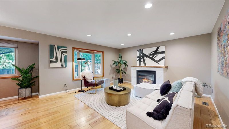 1963 S Van Gordon St, Lakewood, CO 80228