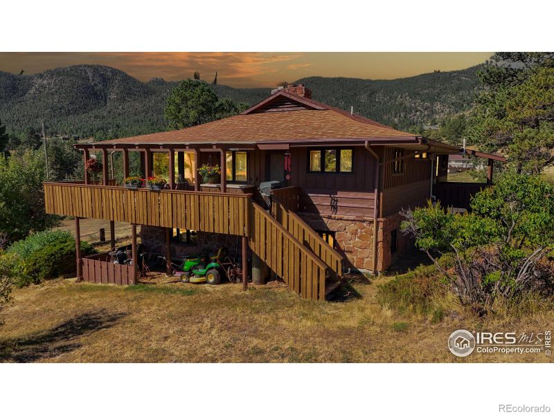 56 Algonquin Rd, Lyons, CO 80540